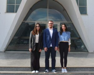 Yakın Doğu Üniversitesi Tıp Öğrencileri Birliği Öğencileri