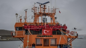 turk-bilim-ekibi-antarktika-aa-2331028.jpg