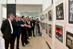 1747060278199Gazi Yükse Retrospektif fotoğraf sergisi açıldı-6-so