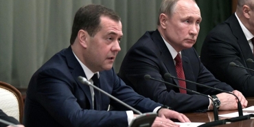 medvedev-putin-reu-1922067.jpg