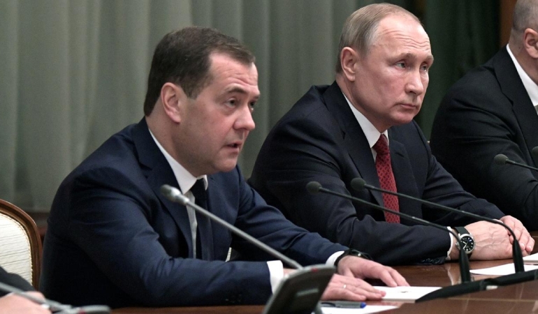 medvedev-putin-reu-1922067.jpg