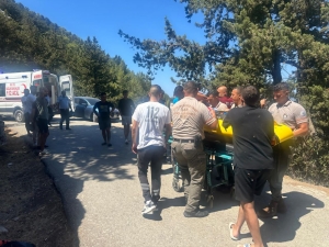 1756732203557ARAÇLA UÇURUMA DÜŞTÜ (4)