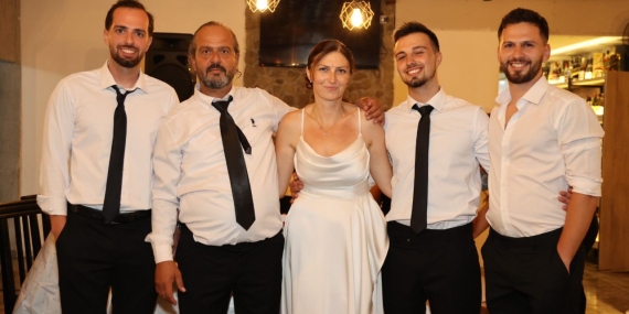 “Londra’da Başlayan Aşk 30 Yıl Sonra Taçlandı: Cafer ve Justin’in Hikayesi”