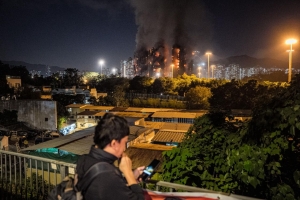 Hong Kong'da bir sitede çıkan yangında 4 kişi öldü, 8 kişi yaralandı