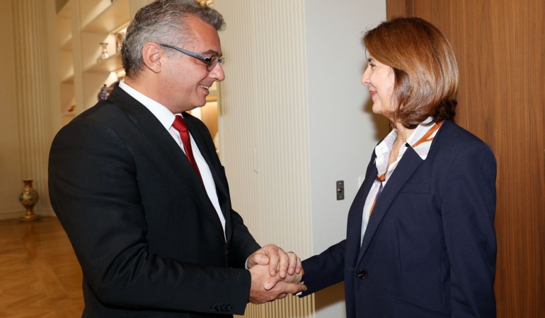 17649296940102c604688-0869-4479-9e11-ea66f340d8ea