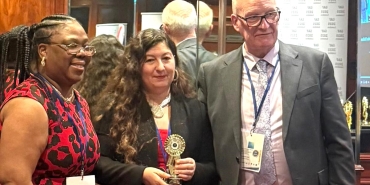 Prof. Dr. Zehra Altınay ve Prof. Dr. Fahriye Altınay Ödül (1)