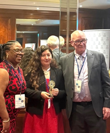 Prof. Dr. Zehra Altınay ve Prof. Dr. Fahriye Altınay Ödül (1)