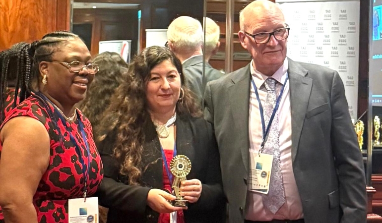 Prof. Dr. Zehra Altınay ve Prof. Dr. Fahriye Altınay Ödül (1)