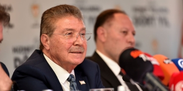 1768399530550Hizmet Yılında Dört Yıl basın toplantısı-3-so