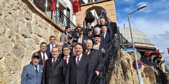 KKTC Başbakan Yardımcısı Ataoğlu, Beypazarı'nda Kıbrıs gazileriyle bir araya geldi