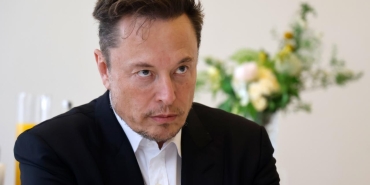 elon-musk-ihs-2105717.jpg