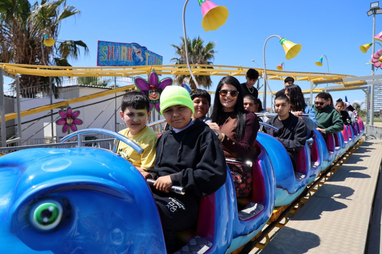 İskele’de 23 Nisan Coşkusu Erken Başladı: Çocuklar Lunaparkta Doyasıya Eğleniyor