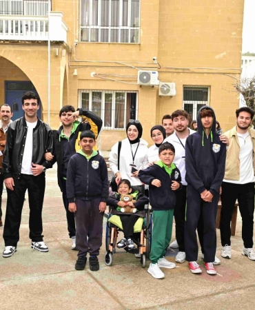 Bir Sahne, Bir Tebessüm, YDÜ (1)