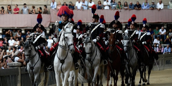 carabinieri-afp-2464954.jpg