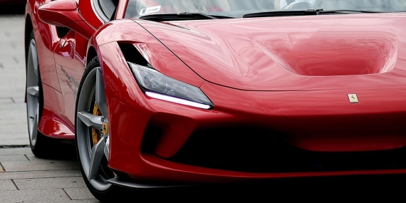 ferrari-depophotos-2402722.jpg
