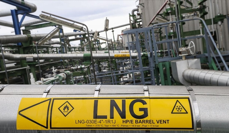 lng-2411588.jpg