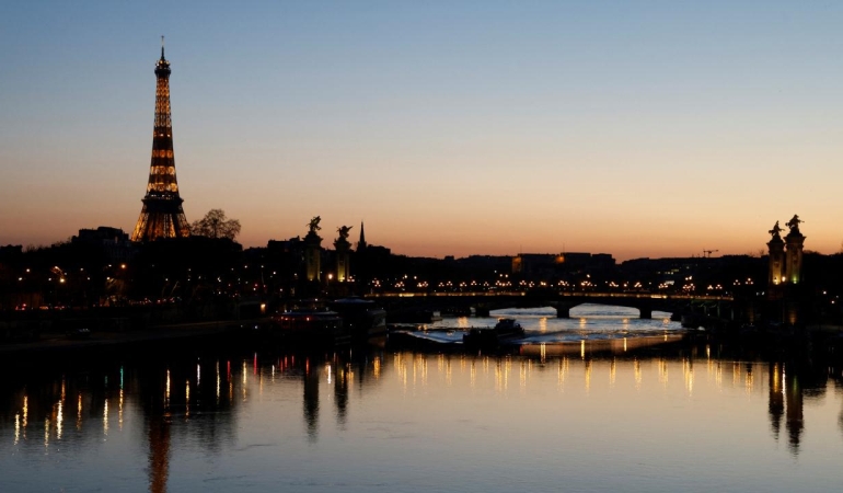 paris-eyfel-afp-1554426.jpg