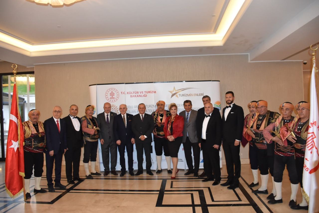 Fikri Ataoğlu’na “Yılın Türk Dünyası Turizmi Onur Ödülü” Verildi