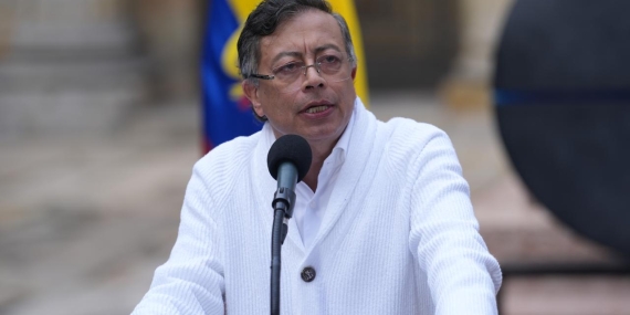 gustavo-petroaa-2470356.jpg