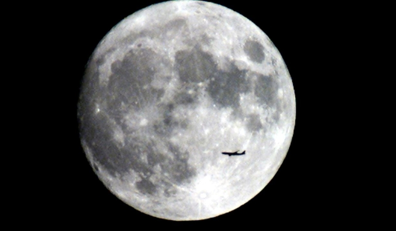 moon-2096935.jpg