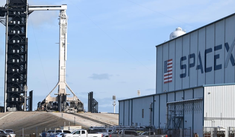 spacex-falcon-9-roketi-aa-2172388.jpg
