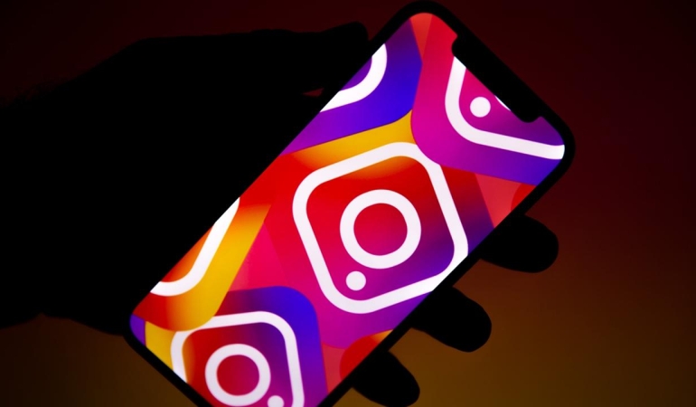 instagram-aa-2068433.jpg