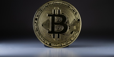 bitcoin-aa-2167612.jpg