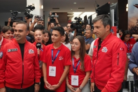 bakan-kacir-ile-selcuk-bayraktar-aa-2489405.jpg