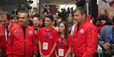 bakan-kacir-ile-selcuk-bayraktar-aa-2489405.jpg