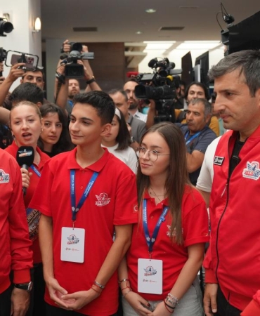 bakan-kacir-ile-selcuk-bayraktar-aa-2489405.jpg