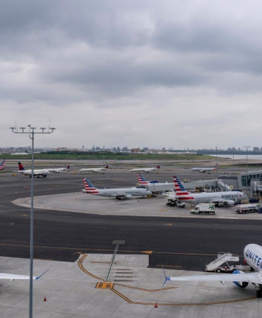 laguardia-airport-a-2490021.jpg