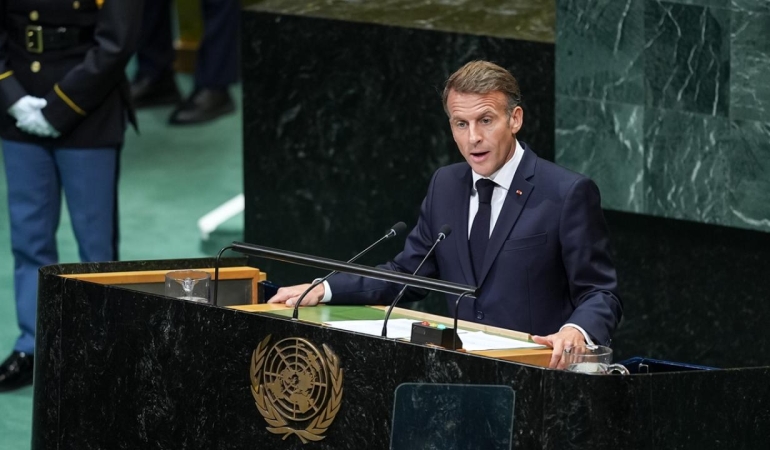 macron-bm-aa-2490307.jpg