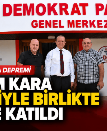 Demokrat Parti Genel Merkezi Önünde Haber Başlığı (1)