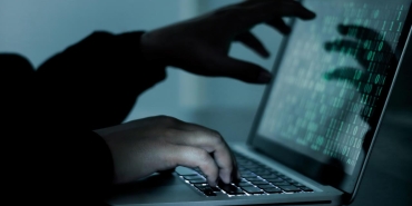 bilgisayar-korsan-hacker-2454204.jpg