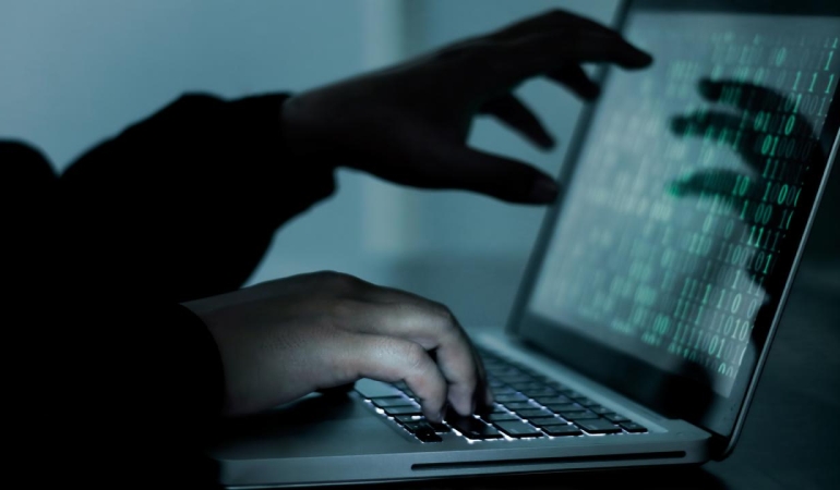 bilgisayar-korsan-hacker-2454204.jpg