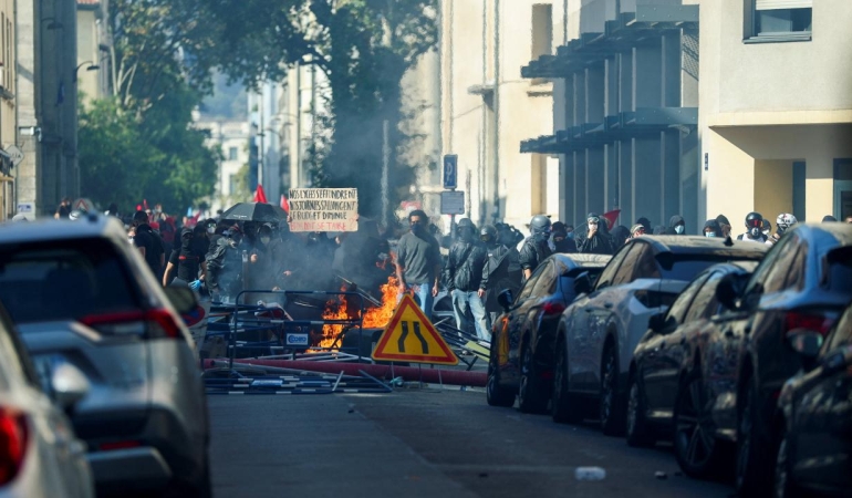 fransa-lise-protesto-eylem-liseliler-reu-2493670.jpg