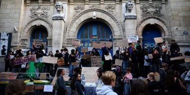 fransa-protesto-liseliler-eylem-reu-2493479.jpg