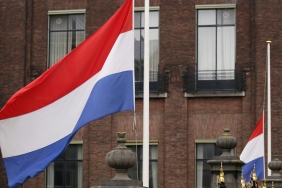 hollanda-bayragi-reu-1520923.jpg