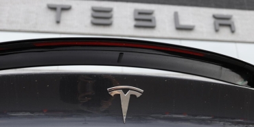tesla-reu-1959685.jpg