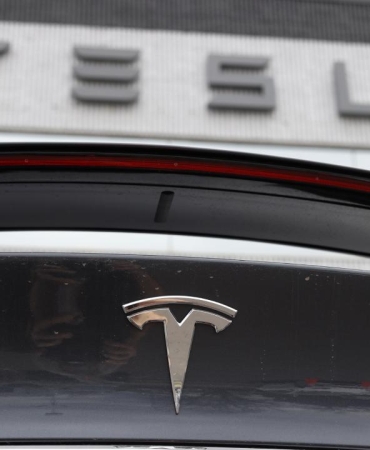 tesla-reu-1959685.jpg