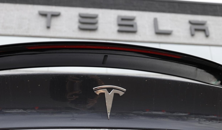 tesla-reu-1959685.jpg